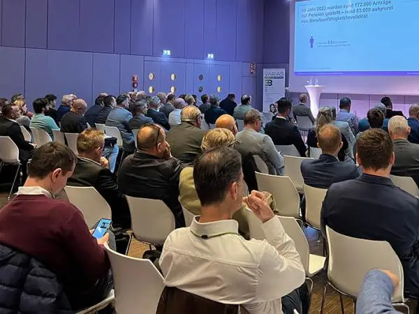 VARIAS Roadshow zu Themen Berufsunfähigkeit und Vorsorge – ein voller Erfolg VARIAS Roadshow zu Themen Berufsunfähigkeit und Vorsorge – ein voller Erfolg